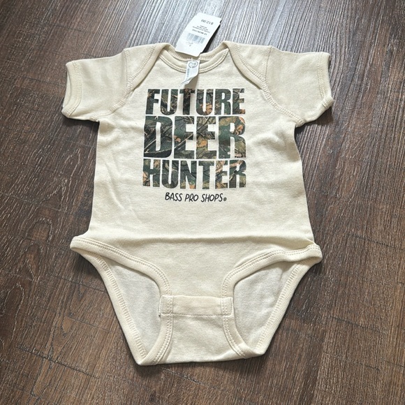 Bass Pro Shops ‘Future Deer Hunter’ Camo onesie - Picture 1 of 3